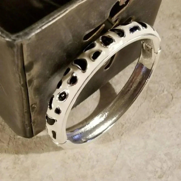 Black and White Enameled Art Deco Animal Print Hinged Bangle Bracele - Picture 5 of 6